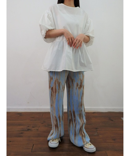 EASEBLUE(イーズブルー)の「袖ボリュームチュニック(シャツ/ブラウス・レディース・ブラック/ブルー/オフホワイト・FREE)」の4枚目の写真