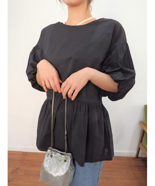 EASEBLUE(イーズブルー)の「袖ボリュームチュニック(シャツ/ブラウス・レディース・ブラック/ブルー/オフホワイト・FREE)」の8枚目の写真