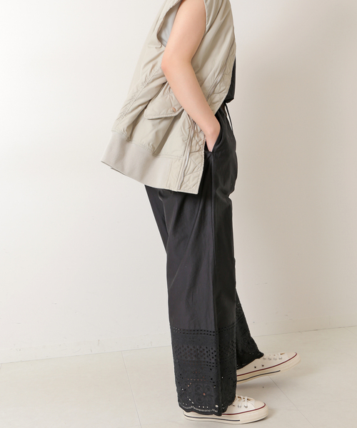 Spick & Span(スピックアンドスパン)の「エンブロイダリーコンビネゾン(サロペット/オーバーオール・レディース・ブラック/ホワイト・FREE)」の9枚目の写真