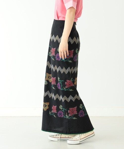 BEAMS BOY（ビームスボーイ）の「BEAMS BOY / フラワー エンブプリント スカート（スカート・レディース・ブラック/ベージュ・1/2）」の16枚目の写真