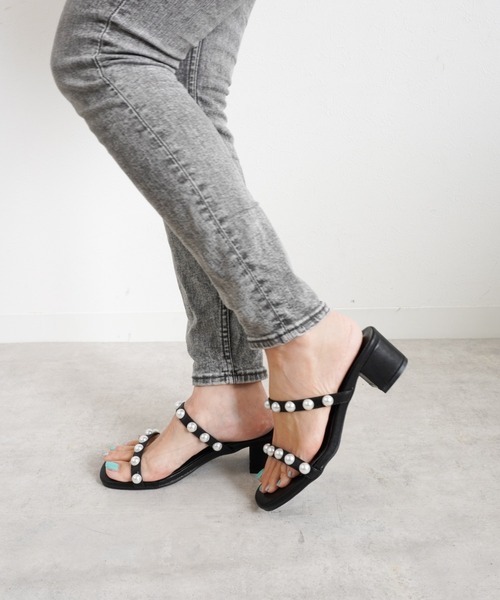 Fabby fabby（ファビィーファビィー）の「パールツーベルトサンダル（サンダル・レディース・ブラウン/オフホワイト/ブラック・SMALL/MEDIUM/LARGE）」の13枚目の写真