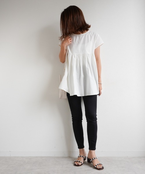 Fabby fabby（ファビィーファビィー）の「パールツーベルトサンダル（サンダル・レディース・ブラウン/オフホワイト/ブラック・SMALL/MEDIUM/LARGE）」の17枚目の写真