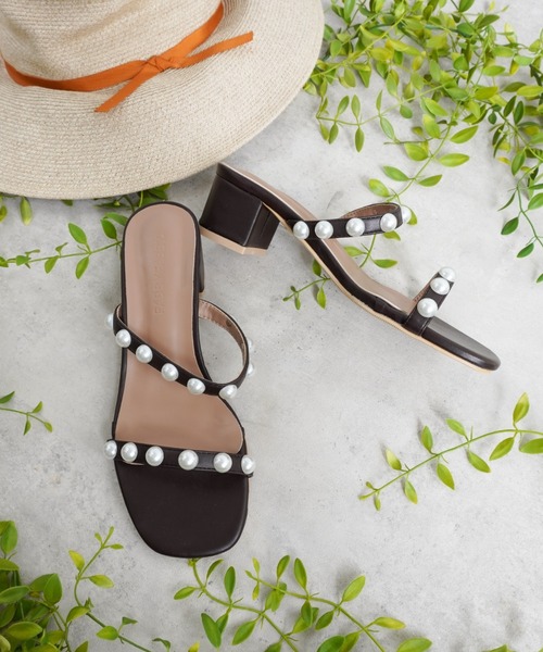 Fabby fabby（ファビィーファビィー）の「パールツーベルトサンダル（サンダル・レディース・ブラウン/オフホワイト/ブラック・SMALL/MEDIUM/LARGE）」の21枚目の写真