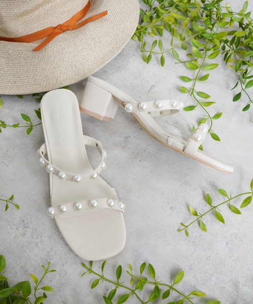 Fabby fabby（ファビィーファビィー）の「パールツーベルトサンダル（サンダル・レディース・ブラウン/オフホワイト/ブラック・SMALL/MEDIUM/LARGE）」の15枚目の写真