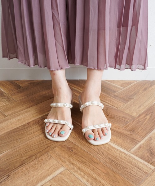 Fabby fabby（ファビィーファビィー）の「パールツーベルトサンダル（サンダル・レディース・ブラウン/オフホワイト/ブラック・SMALL/MEDIUM/LARGE）」の7枚目の写真