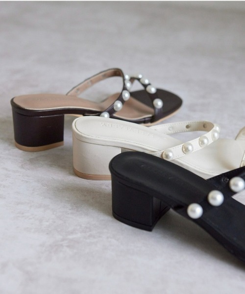 Fabby fabby（ファビィーファビィー）の「パールツーベルトサンダル（サンダル・レディース・ブラウン/オフホワイト/ブラック・SMALL/MEDIUM/LARGE）」の19枚目の写真