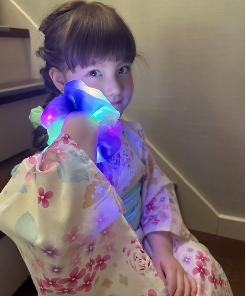 Catherine Cottage（キャサリンコテージ）の「【ZOZO限定】光るシュシュ（シュシュ・レディース・ブルー/グレー/パープル/イエロー/オレンジ/ホワイト/ピンク/グリーン/レッド/ライラック/ライトイエロー/ブラック・FREE）」の13枚目の写真