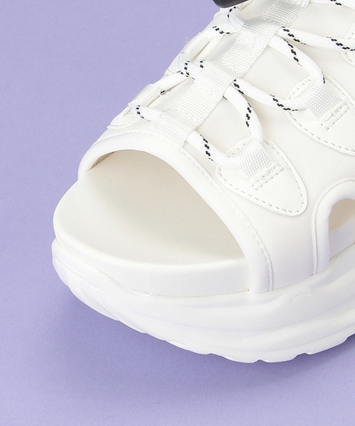 LOVETOXIC(ラブトキシック)の「ドローコードスポーツサンダル(サンダル・キッズ・ベージュ/ブラック/オフホワイト・S/L/M)」の4枚目の写真