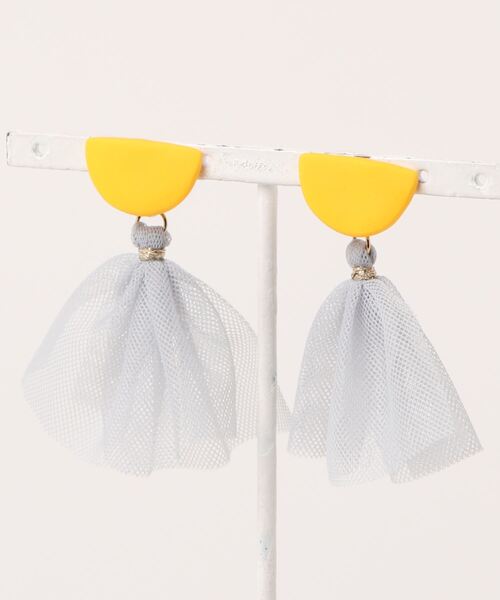 tone(トーン)の「【atelier*mio】クレイ × ソフトチュール earring(イヤリング・レディース・ブラック/ホワイト/イエロー/ミント/ピンク・FREE)」の4枚目の写真