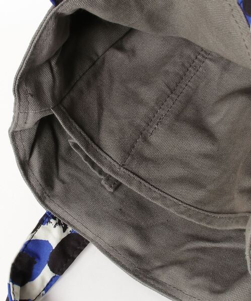 mis zapatos（ミス　サパト）の「柄スカート仕切りトート（トートバッグ・レディース・オフホワイト/ブラック/グレー・ONE SIZE）」の6枚目の写真