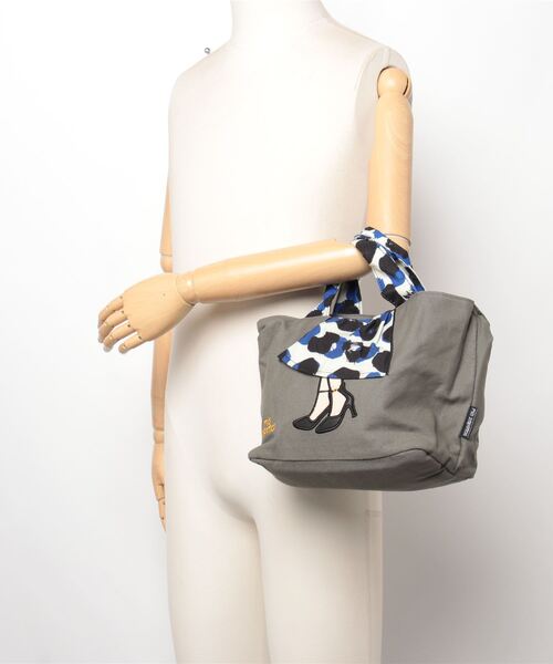 mis zapatos（ミス　サパト）の「柄スカート仕切りトート（トートバッグ・レディース・オフホワイト/ブラック/グレー・ONE SIZE）」の7枚目の写真