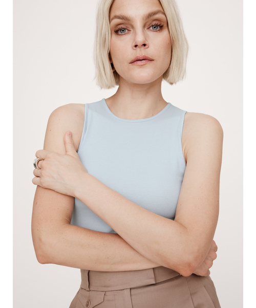 Banana Republic（バナナリパブリック）の「リブ カッタウェイ タンクトップ（タンクトップ・レディース・ブラック/ホワイト/その他/ブルー・XS/M/L/S）」の8枚目の写真