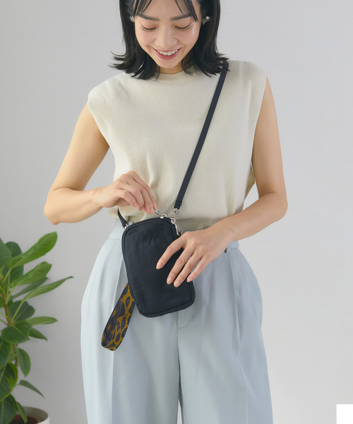 cross marche（クロスマルシェ）の「【TRIP.INN】7ポケットスマホ