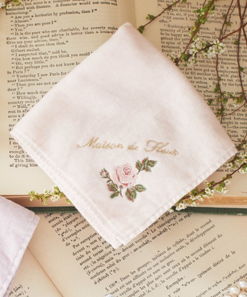 Maison de FLEUR（メゾンドフルール）の「アンティーク調ローズ刺繍