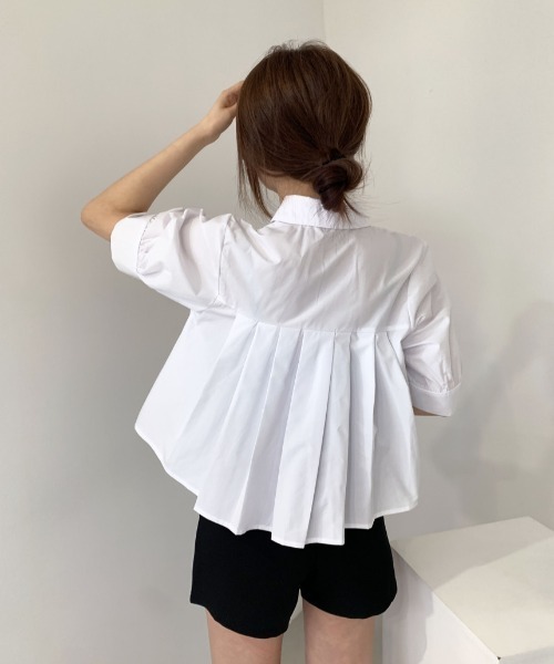 Achic(アシック)の「バブルスリーブゆったり後ろプリーツシャツ(シャツ/ブラウス・レディース・ブルー/ホワイト/ダークブルー・M)」の1枚目の写真