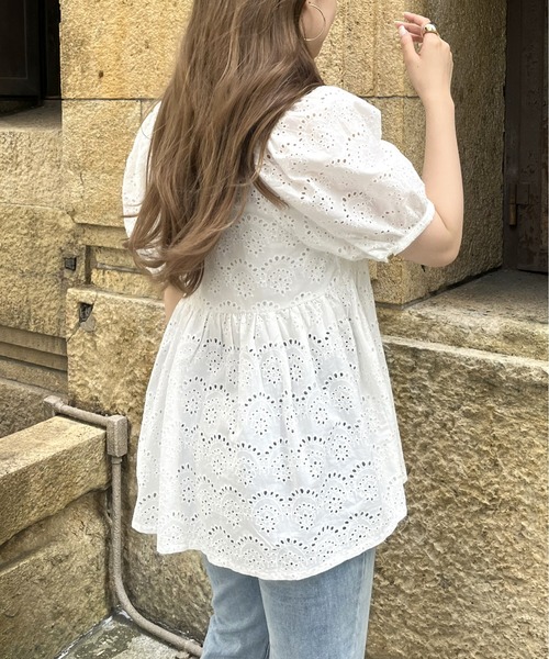 prose verse（プロズヴェール）の「スクエアパフコットンレースペプラムブラウス（シャツ/ブラウス・レディース・ブラック/オフホワイト・MEDIUM）」の13枚目の写真