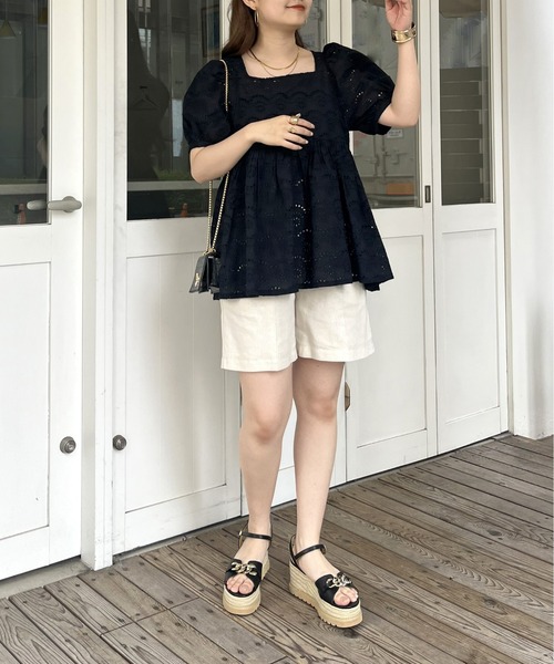 prose verse（プロズヴェール）の「スクエアパフコットンレースペプラムブラウス（シャツ/ブラウス・レディース・ブラック/オフホワイト・MEDIUM）」の5枚目の写真