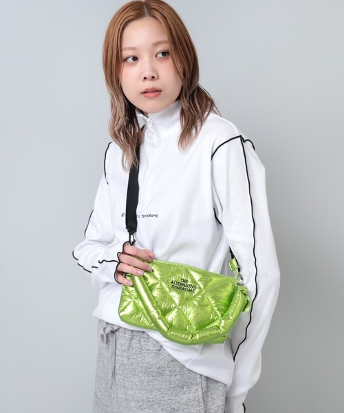 RNA(アールエヌエー)の「E4943 メタリックパディングBAG(ショルダーバッグ・レディース・シルバー/ライトグリーン/ラベンダー・FREE)」の4枚目の写真