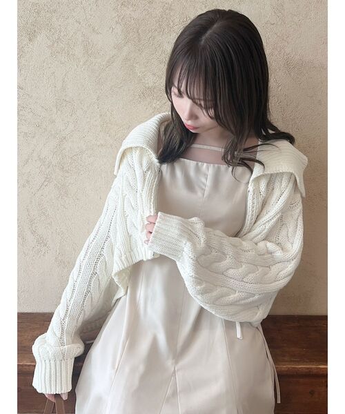 dazzlin（ダズリン）の「ビッグカラーケーブルZIPカーディガン（カーディガン/ボレロ・レディース・レッド/チャコールグレー/オフホワイト・FREE）」の2枚目の写真