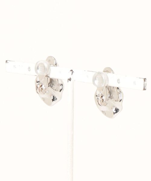 MOUSSY(マウジー)の「PETAL PLATE CLIP イヤリング(イヤリング・レディース・ゴールド/シルバー・FREE)」の3枚目の写真