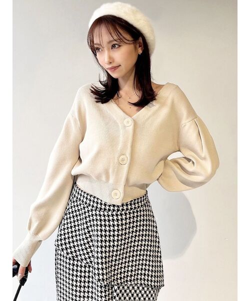 RESEXXY(リゼクシー)の「パフスリーブニットカーディガン(カーディガン/ボレロ・レディース・ブラック/ブルー/アイボリー・FREE)」の8枚目の写真