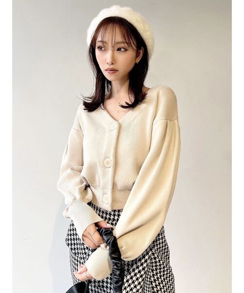 RESEXXY(リゼクシー)の「パフスリーブニットカーディガン(カーディガン/ボレロ・レディース・ブラック/ブルー/アイボリー・FREE)」の9枚目の写真