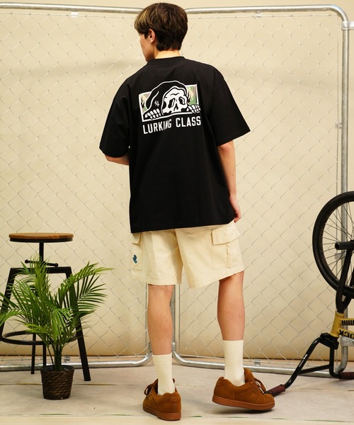 LURKING CLASS（ラーキングクラス）の「【ムラサキスポーツ限定】LURKING CLASS/ラーキングクラス 半袖Tシャツ バックプリント カモ柄  ST24STM14（Tシャツ/カットソー・メンズ・ホワイト/ブラック・XL/L/M）」の3枚目の写真