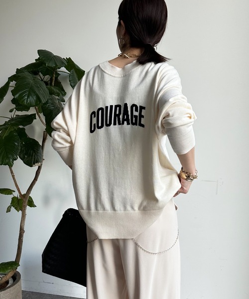 DouDou(ドゥドゥ)の「【前後2WAY】COURAGEロゴニット(ニット/セーター・レディース・オフホワイト/ライトグレー/ネイビー・FREE)」の2枚目の写真