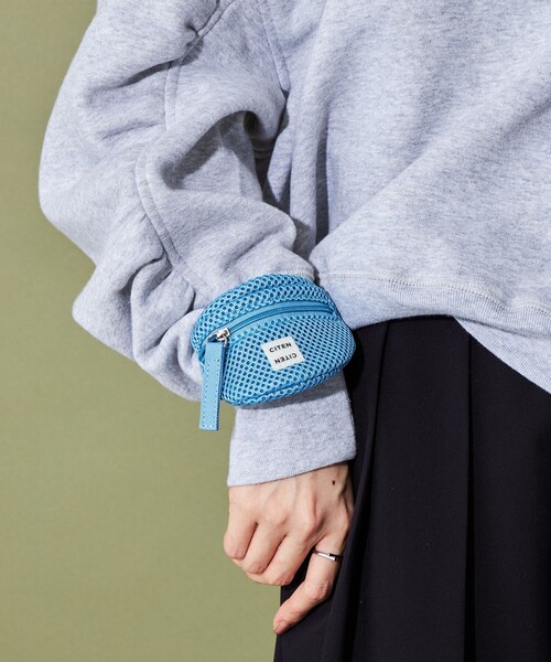 CITEN（シテン）の「＜CITEN＞メッシュ リストポーチ（ポーチ・レディース・ブラック/ホワイト/オレンジ/ケリーグリーン/ロイヤルブルー/ライトブルー/ライトピンク・FREE）」の4枚目の写真