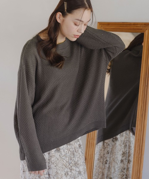 mysty woman(ミスティウーマン)の「ボリュームスリーブカノコ編みプルオーバー 108220(Tシャツ/カットソー・レディース・チャコールグレー/イエロー/アイボリー・FREE)」の2枚目の写真