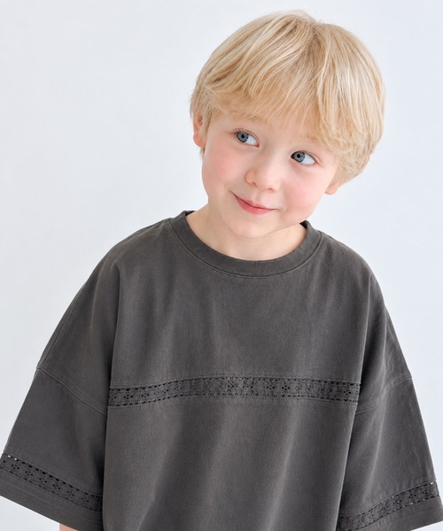 Java(ジャバ)の「【キッズ】親子コーデができる♪オーガニックコットン混 綿100%ハシゴレースオーバーサイズTシャツ(Tシャツ/カットソー・キッズ・ホワイト/チャコール・100/120/140/160)」の14枚目の写真