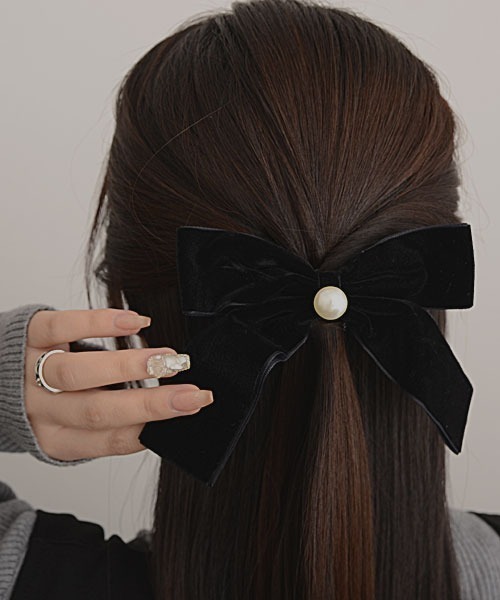 VIBGYOR Women（ヴィブジョー　ウィメン）の「【resonance】ベロア×パール レトロリボン バレッタ【オケージョン】（バレッタ/ヘアクリップ・レディース・ブラック・FREE）」の4枚目の写真