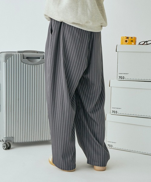 Adoon plain（アドーンプレーン）の「ストライプ2タックワイドパンツ（その他パンツ・メンズ・チャコールグレー/ネイビー・LARGE/MEDIUM/SMALL）」の22枚目の写真
