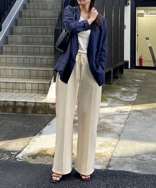 fredy emue（フレディエミュ）の「サイドライントラックパンツ（その他パンツ・レディース・アイボリー/チャコールグレー/ブルー・38）」の7枚目の写真