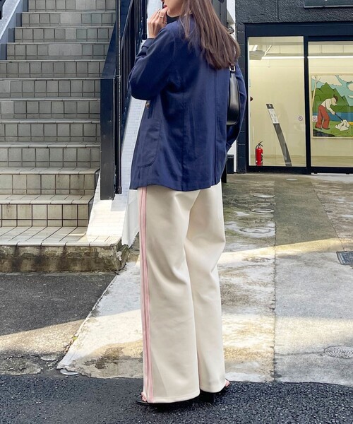 fredy emue（フレディエミュ）の「サイドライントラックパンツ（その他パンツ・レディース・アイボリー/チャコールグレー/ブルー・38）」の9枚目の写真