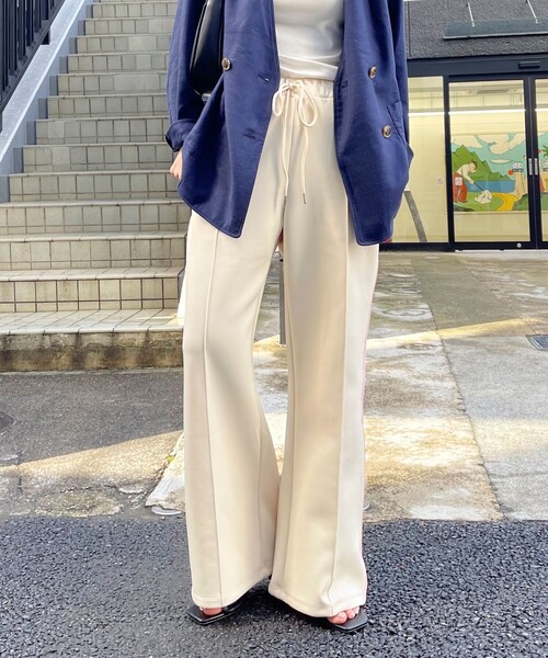 fredy emue（フレディエミュ）の「サイドライントラックパンツ（その他パンツ・レディース・アイボリー/チャコールグレー/ブルー・38）」の11枚目の写真
