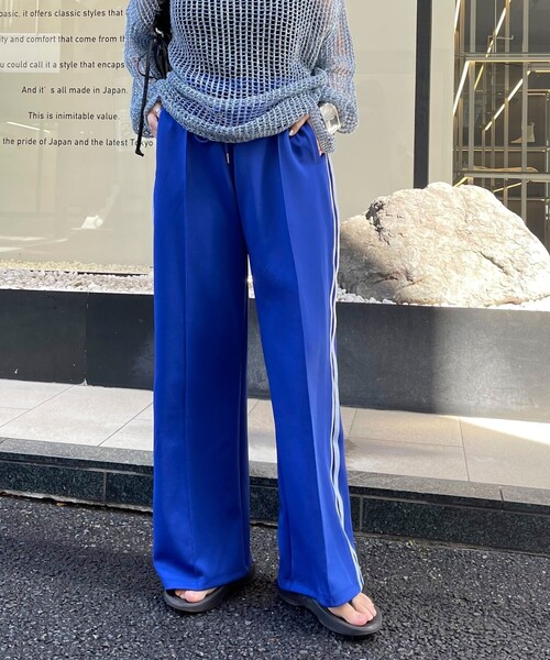 fredy emue（フレディエミュ）の「サイドライントラックパンツ（その他パンツ・レディース・アイボリー/チャコールグレー/ブルー・38）」の21枚目の写真