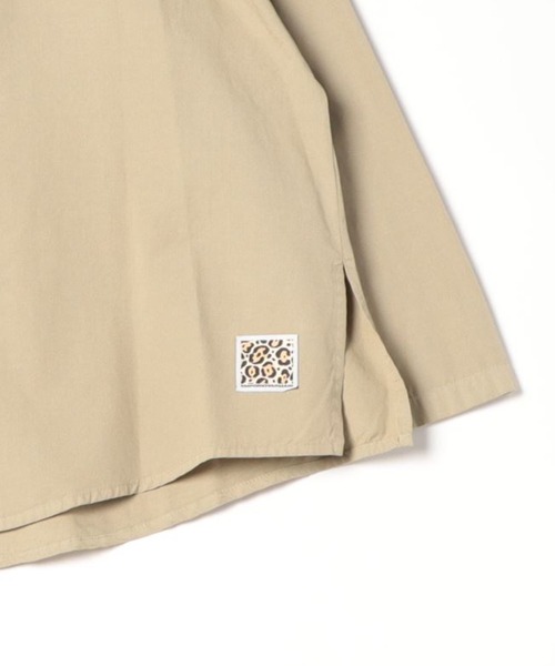 EMPORIO ARMANI(エンポリオアルマーニ)の「【エンポリオ アルマーニ】Emporio Armani Sustainability Values Capsule Collection シャツ オーガニックポプリン ガーメントダイ(シャツ/ブラウス・レディース・カーキブラウン・40/38/36)」の2枚目の写真