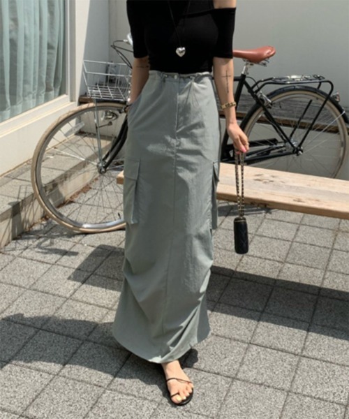 by muni:r（バイ ムニール）の「ナイロンシャーリングロングカーゴスカート（スカート・レディース・ブラック/ホワイト/カーキ・FREE）」の9枚目の写真