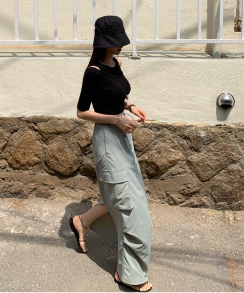 by muni:r（バイ ムニール）の「ナイロンシャーリングロングカーゴスカート（スカート・レディース・ブラック/ホワイト/カーキ・FREE）」の10枚目の写真