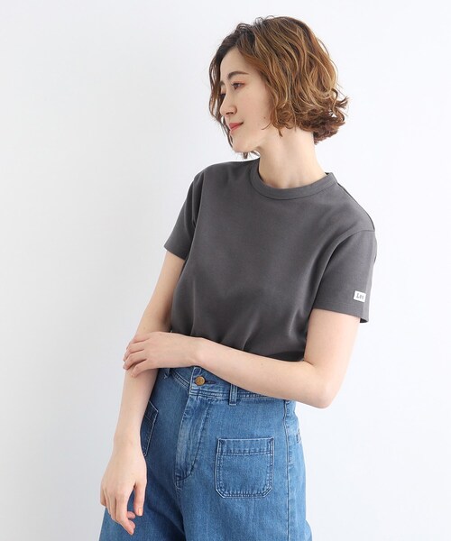 Lee(リー)の「<Lee×grove(別注色あり)> COMPACT FIT LOGO T-SHIRT(Tシャツ/カットソー・レディース・ベビーピンク/ダークグレー/ホワイト・02/03)」の3枚目の写真