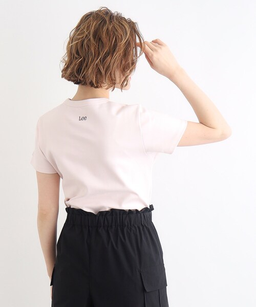 Lee(リー)の「<Lee×grove(別注色あり)> COMPACT FIT LOGO T-SHIRT(Tシャツ/カットソー・レディース・ベビーピンク/ダークグレー/ホワイト・02/03)」の13枚目の写真