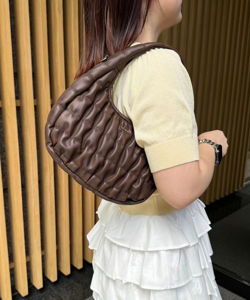 one after another NICE CLAUP(ワンアフターアナザーナイスクラップ)の「シャーリングホーボーバッグ(ショルダーバッグ・レディース・アイボリー/シルバー/ダークブラウン/ブルー・FREE)」の1枚目の写真