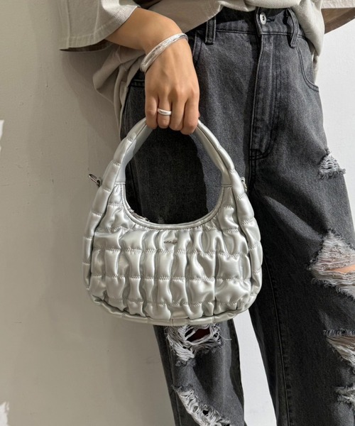 one after another NICE CLAUP(ワンアフターアナザーナイスクラップ)の「シャーリングホーボーバッグ(ショルダーバッグ・レディース・アイボリー/シルバー/ダークブラウン/ブルー・FREE)」の4枚目の写真