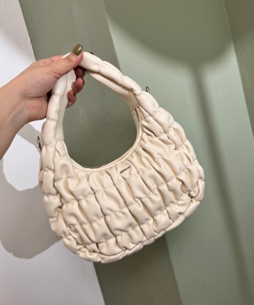 one after another NICE CLAUP(ワンアフターアナザーナイスクラップ)の「シャーリングホーボーバッグ(ショルダーバッグ・レディース・アイボリー/シルバー/ダークブラウン/ブルー・FREE)」の2枚目の写真