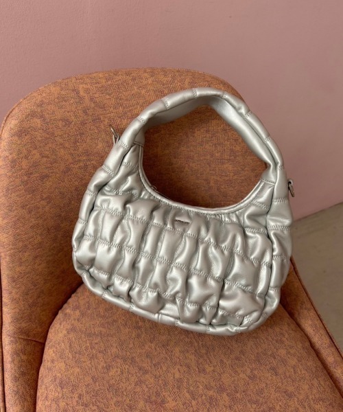one after another NICE CLAUP(ワンアフターアナザーナイスクラップ)の「シャーリングホーボーバッグ(ショルダーバッグ・レディース・アイボリー/シルバー/ダークブラウン/ブルー・FREE)」の8枚目の写真