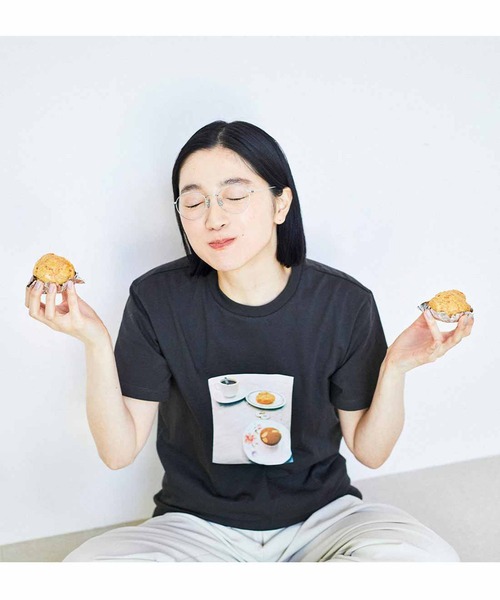 THREE FIFTY STANDARD（スリーフィフティースタンダード）の「ＴＨＲＥＥ　ＦＩＦＴＹ　ＳＴＡＮＤＡＲＤ　小谷実由さんとつくった想い出のフォトＴシャツ〈チャコールグレー〉（Tシャツ/カットソー・レディース・チャコールグレー・X-LARGE/LARGE/MEDIUM/XX-LARGE）」の15枚目の写真