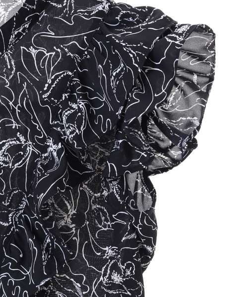 SOFFITTO（ソフィット）の「線描き花柄フレンチスリーブフリルブラウス(取り扱い店舗限定)（シャツ/ブラウス・レディース・ブラック/オフホワイト・FREE）」の5枚目の写真