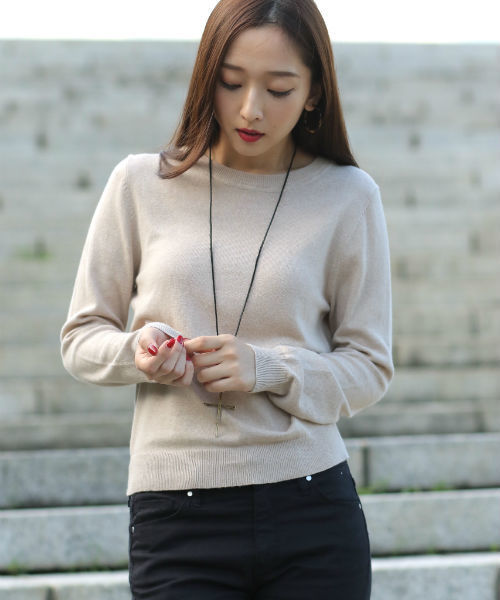 AZUL by moussy（アズールバイマウジー）の「コットンカシミヤ ウォッシャブル長袖KPO（ニット/セーター・レディース・ブルー/ベージュ/トップグレー・LARGE/MEDIUM/X-LARGE/SMALL）」の2枚目の写真