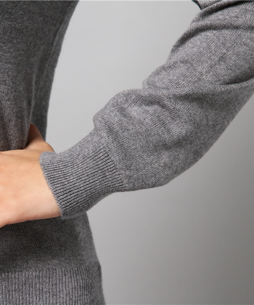 AZUL by moussy（アズールバイマウジー）の「コットンカシミヤ ウォッシャブル長袖KPO（ニット/セーター・レディース・ブルー/ベージュ/トップグレー・LARGE/MEDIUM/X-LARGE/SMALL）」の9枚目の写真